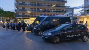 Risse in spiaggia a Jesolo, tre minori identificati: Il sindaco: «Via questa feccia»