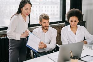 Expense Ratio em seguradoras revela quem realmente cresce com eficiência
