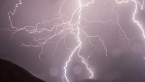 Lampi, tuoni e forti temporali: notte di forte maltempo in Toscana. Fino a 140 millimetri di pioggia in poco più di un’ora