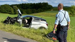 Nu gør po­li­ti­et sta­tus efter fron­talt sam­men­stød: Sådan går det of­re­ne for alvor...