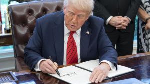 Prima che tu possa usarla, l'AI deve passare dal governo americano. Trump ha firmato l'ordine ieri
