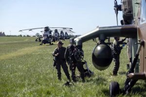 Loi de programmation militaire : ni 50 ni 36 milliards de plus, comment la surenchère de la droite a fini par raboter le budget des armées au Sénat