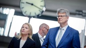 Konkurrenz für die ICE im Fernverkehr: Verkehrsminister Schnieder muss den Wettbewerb gestalten