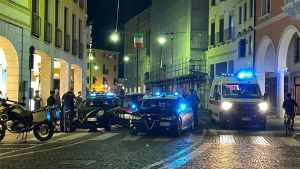 Treviso, aggredisce tre giovani donne con lo spray urticante: arrestato