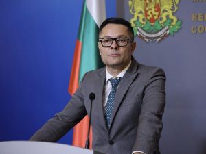 Кой е Евгени Симеонов - новият особен търговски управител на „Лукойл“