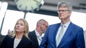 Deutschlands marode Bahn: Verkehrsminister Schnieder muss den Zugverkehr neu ordnen