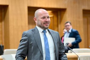 (REKLI SO) Martin Nahtigal: Ali bodo novi vladi pustili?