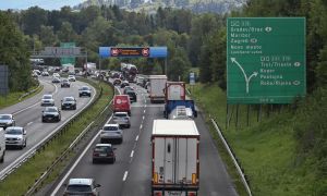 Zaradi praznika v sosednjih državah na cestah pričakujte gnečo. Kje bo najhuje?