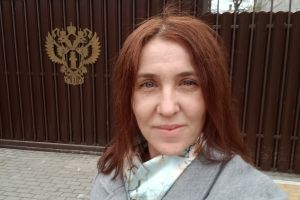 «Ищут компромат»: учительница, которую приняли за закладчицу, рассказала о кошмарах