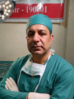 Dr Imtiaz Wani earns praise for service to needy