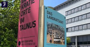 Eine Holzsäule macht noch keinen Demokraten