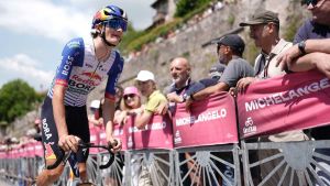 Giulio Pellizzari farebbe bene a conservare il ricordo di questo Giro balordo