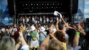 Die große Bühne zum 100. Jubiläum: Radolfzeller Narrenmusik eröffnet Seefestival