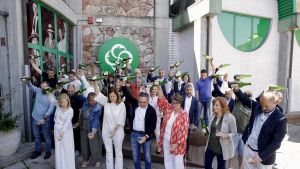 Nava escancia y brinda por el futuro de la sidra en su Día Mundial: 