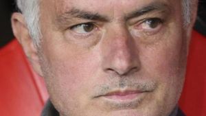Florentino anuncia el regreso de Mourinho para contraprogramar a Riquelme