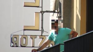 Kata, l’hotel degli orrori. Occupanti a processo. Nei guai due attivisti
