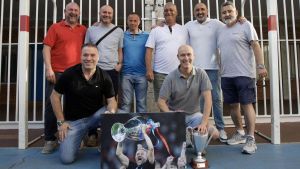 El reencuentro de los excompañeros de Luis Enrique Martínez en su primer equipo en Gijón tras el título en Budapest: 