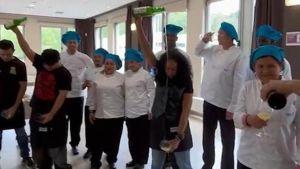 La patronal Otea forma a los primeros escanciadores profesionales con la titulación oficial del Servicio de Empleo: 250 horas de clases teóricas y prácticas sobre la bebida más asturiana