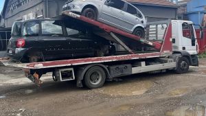 Va avanti l’operazione decoro. Rimossi dalle strade e dalle piazze altri quattro veicoli abbandonati