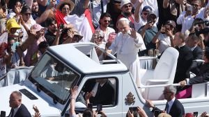 El Papa, Bad Bunny i Jordan al VIPs