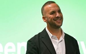 UK Greens’ Jewish, anti-Israel leader backs ‘monitoring’ British-Israeli IDF soldiers
