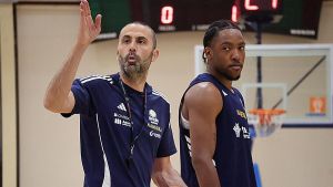 Javi Rodríguez, entrenador del Alimerka Oviedo Baloncesto, ante la lucha por subir a la ACB: 