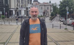 Skup podrške Dušku Đorđeviću koji je dobio otkaz u kragujevačkom Domu omladine posle studentske tribine o Kosovu