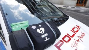 Maniobra heróica en Gijón: una policía local fuera de servicio y dos transeúntes salvan a un hombre de morir atragantado