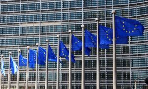 Κομισιόν: Δημοσιονομικό θαύμα ή οικονομία με «γκρίζες ζώνες»