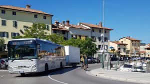 Torna il bus navetta per la spiaggia a Grado: sarà attivo nei fine settimana e durante i grandi eventi