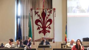 Firenze, la limitazione agli affitti brevi anche fuori dal centro è realtà: sì del consiglio comunale /