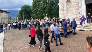 Vigonovo in lacrime per i funerali di Doris Cimolai