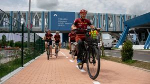 In treno e aereo con la bici: con la ciclabile il Trieste Airport estende il polo intermodale