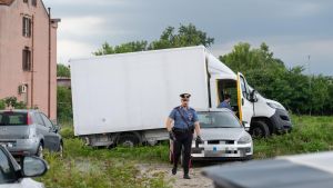 Cinisello Balsamo: corriere rapinato del furgone e investito dal commando in fuga