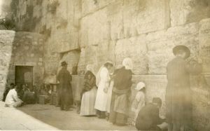 Tower of David Museum wants your old Western Wall photos
