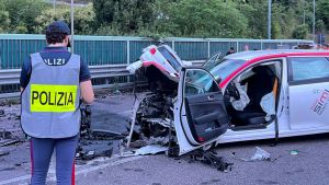 Incidente a Iseo, morte due sorelle livignasche di 23 e 14 anni: frontale fuori dalla galleria, l’auto si ribalta