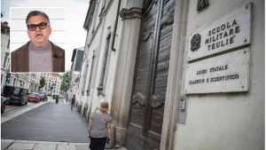 Il docente arrestato della Teulié informato delle indagini ha tentato di inquinare le prove: “Ti posso pagare 500 euro se distruggi il telefono”