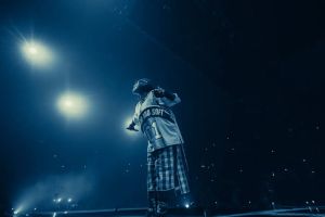 Billie Eilish: الأبعاد الثلاثية خُلقت من أجله