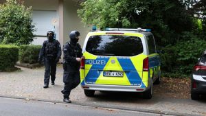 Razzien nach Angriff auf Polizei bei Feier von Großfamilie