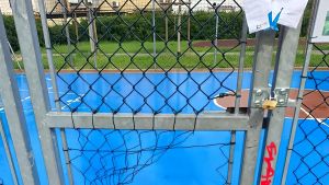 Vandali al campino della Fogliaia. Distrutta la rete del cancello
