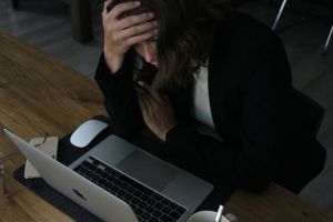 Δεν πιάνουν τόπο τα χρήματα για την ανεργία των νέων