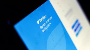 Guadagnava “in nero” su Onlyfans e percepiva la disoccupazione: denunciata dalle Fiamme Gialle