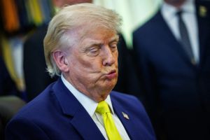 Entre fermeture du détroit d’Ormuz et croisade climatosceptique, Trump débloque 700 millions de dollars pour l’industrie du charbon