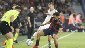 Diego Pampín y Álex Centelles, en la lista del Sporting para reforzar el lateral izquierdo