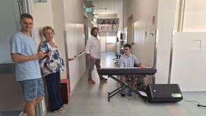 Musica in oncologia a Chivasso, gli studenti del liceo Newton compongono brani per i pazienti