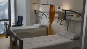 Pordenone, si tagliano 12 posti letto al reparto di Medicina: è il piano Asfo per garantire le ferie estive al personale