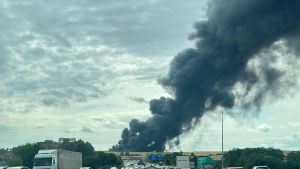 Declarado un incendio en la planta de Montesa Honda en Santa Perpètua de Mogoda