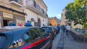 Boscotrecase, sparatoria in strada all'ora di punta: un cadavere a terra