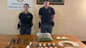 Cremona, a casa di un 23enne un chilo e mezzo di droga e 11mila euro in contanti