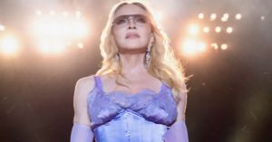 Madonna surpreende com show surpresa na Times Square, em Nova York